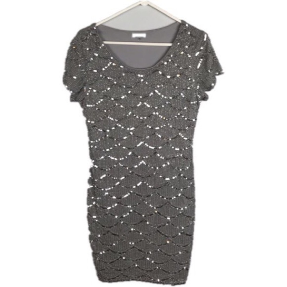Verty Silver Sequin Scalloped Scoop Neck Cocktail Mini Dress Size Medium